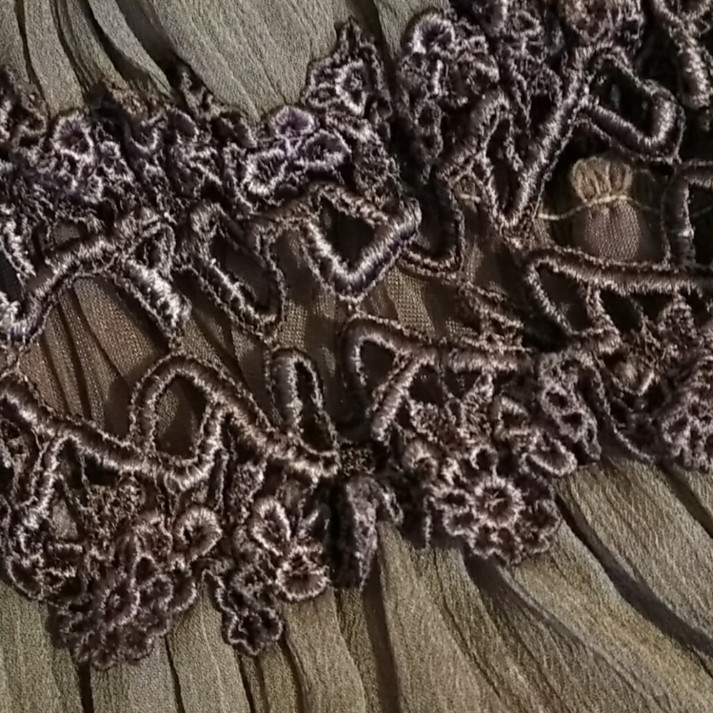 "213"  Delicate Florette Top - Picture 3 of 8